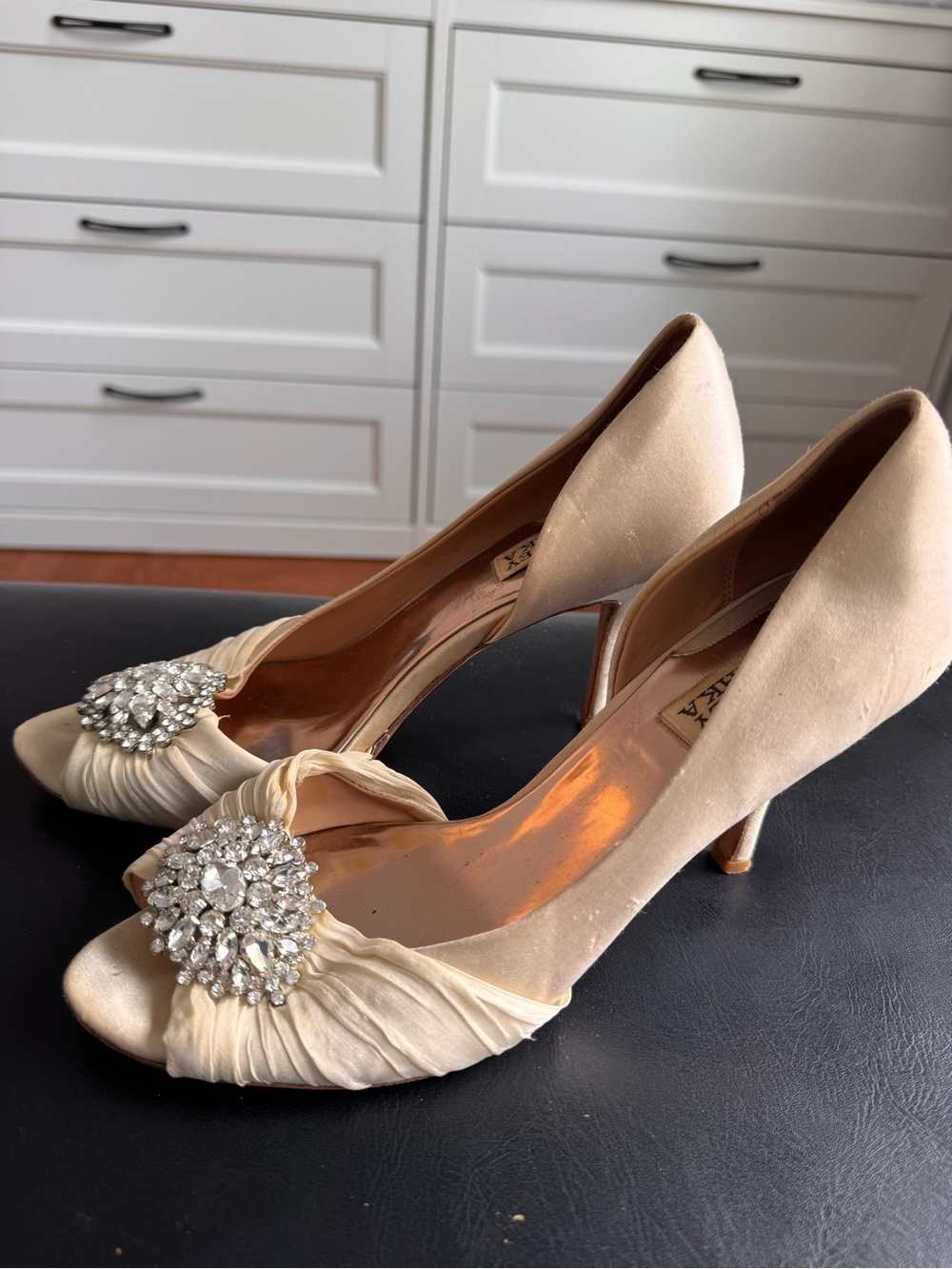 Badgley Mischka Ivory Satin Crystal Rhinestone Peep Toe Wedding Pumps 9M